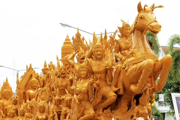 Candle Festival UBON RATCHATHANI, THAILAND - August 2: "The Candles are carved out of wax, Thai art form of wax(Ubon Candle Festival 2015) on August 2, 2015, UbonRatchathani, Thailand — Stock Photo, Image