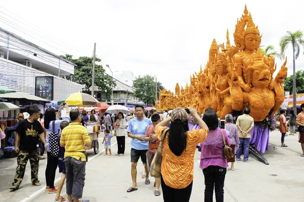 Festival de las Velas UBON RATCHATHANI, TAILANDIA - 2 de agosto: "Las Velas están talladas en cera, forma de arte tailandés de cera (Ubon Candle Festival 2015) el 2 de agosto de 2015, UbonRatchathani, Tailandia — Foto de Stock