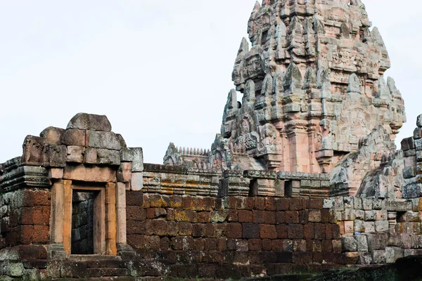 Prasat phanom klingelte am 18. August 2015: "steinerne Burgkunst" begräbnis thailand — Stockfoto