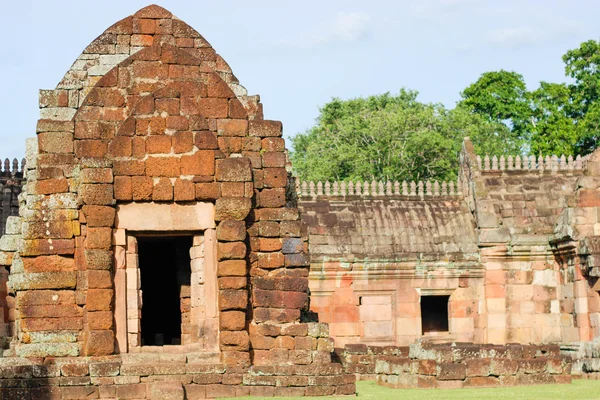 Prasat phanom klingelte am 18. August 2015: "steinerne Burgkunst" begräbnis thailand — Stockfoto