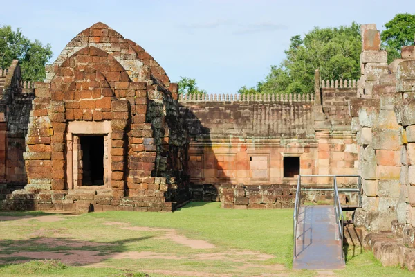 Prasat phanom klingelte am 18. August 2015: "steinerne Burgkunst" begräbnis thailand — Stockfoto