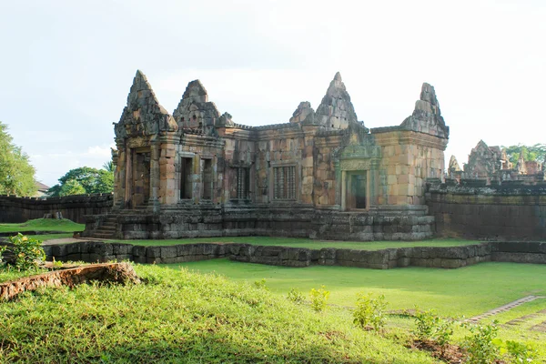 Prasat muang tam 18 august 2015: "stone castle" begräbnis thailand — Stockfoto