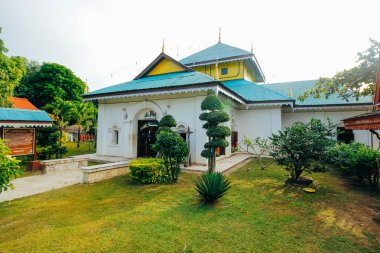 WAT-jongklang-jongkham 16 Aralık 2015: 