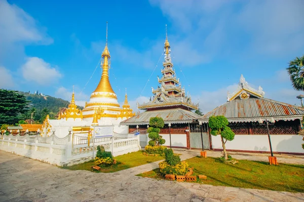 Ват-джонгкланг-джонгкхам 16 Декабря 2015: "Таиландское храмовое искусство" maehongsonThailand — стоковое фото