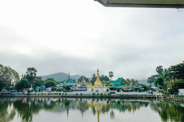 Wat-jongklang-jongkham 16 de diciembre de 2015: "Tailandia arte templo" maehongsonTailandia — Foto de Stock