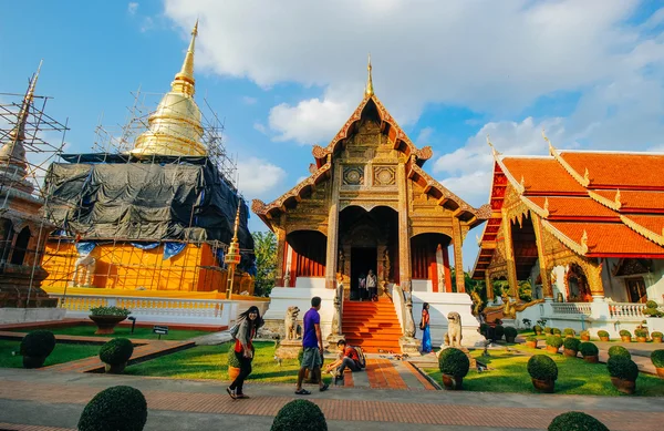 ワット言葉遣い 2015 年 12 月 18 日:「タイ寺アート」チェンマイ タイ — ストック写真