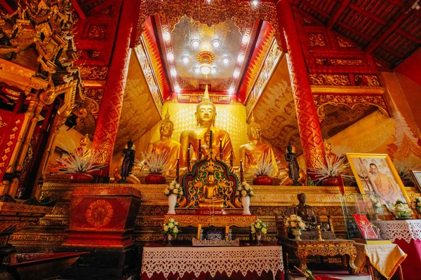 ワット srisuphan 2015 年 12 月 19 日:「タイ寺アート」チェンマイ タイ — ストック写真