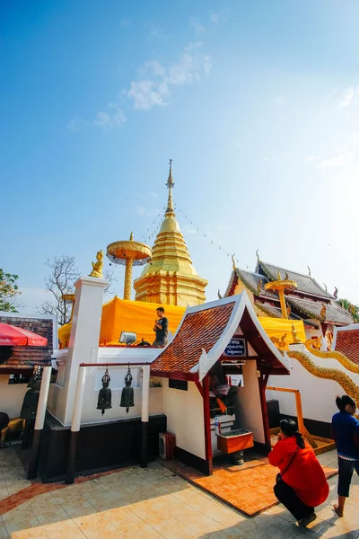 Wad-prathat-doi-kum 19 de diciembre de 2015: "Tailandia arte templo" Chiang Mai Tailandia — Foto de Stock