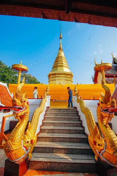 Wad-prathat-doi-kum 19 dezembro 2015: "Tailândia templo arte" Chiang Mai Tailândia — Fotografia de Stock