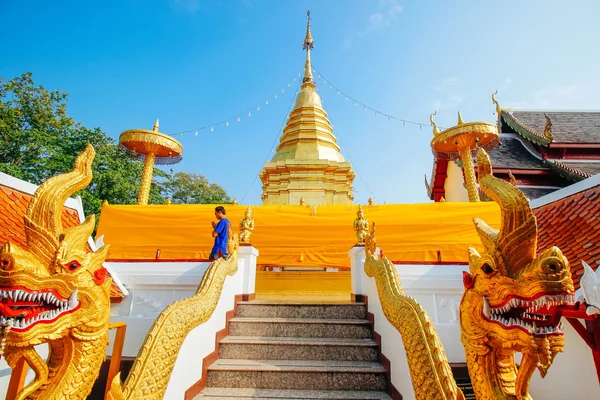 Wad-prathat-doi-kum 19 dezembro 2015: "Tailândia templo arte" Chiang Mai Tailândia — Fotografia de Stock