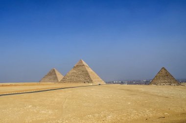 Gizemli Mısır piramitleri, antik anıtlar.