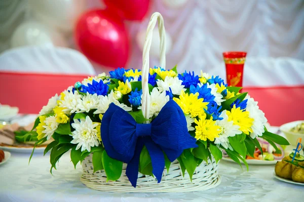 Assorted flowers in wicker basket. — Stock Photo, Image