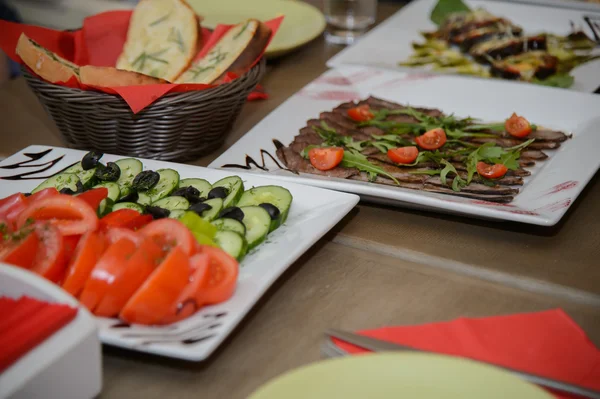 Chinesisches Restaurant mit asiatischen Gerichten. — Stockfoto