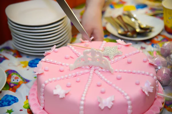 Bolo lilás de aniversário . — Fotografia de Stock