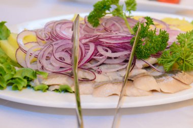 Ziyafette iştah açıcı..