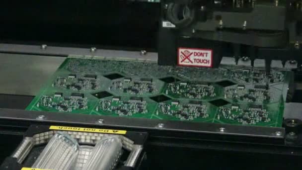 Robot Processus Production Carte Circuit Imprimé Pour Application Micropuces Préparation — Video