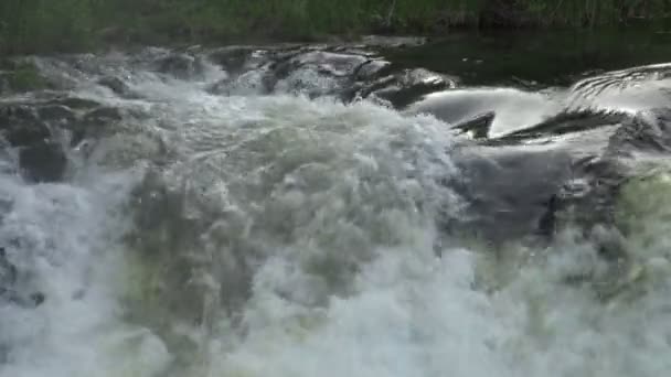 Wild Waterfall Klipporna Vild Natur Högt Stort Och Mäktigt Vattenfall — Stockvideo