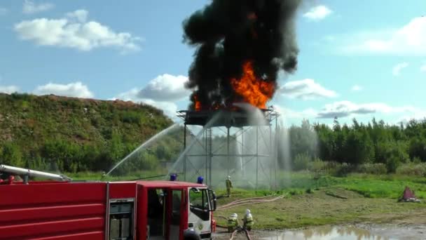 Feu Est Élevé Cause Huile Flamboyante Les Pompiers Éteignent Combustion — Video