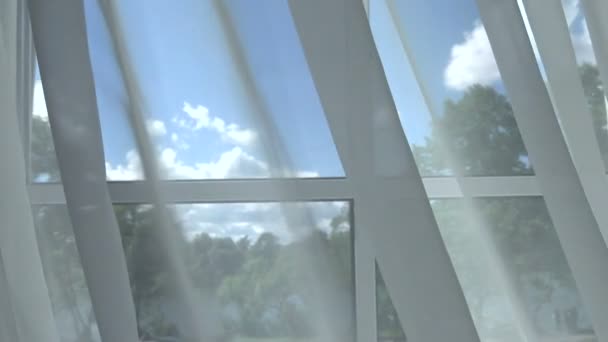 Konceptualna Romantyczna Historia Pokoju Otwarte Okna Okno Zasłonami Widokiem Niebo — Wideo stockowe