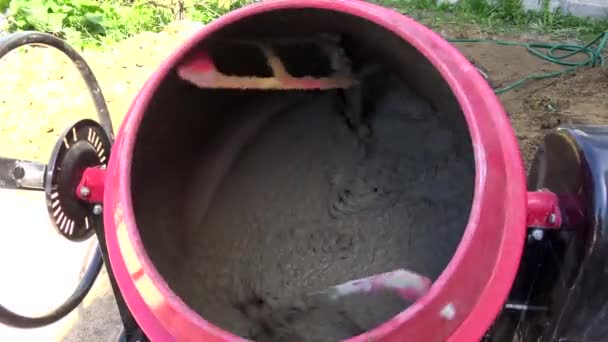 Blandare för blandning och beredning av cementbruk. — Stockvideo