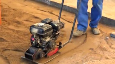 Kum ve toprak için çarpma mekanizması.