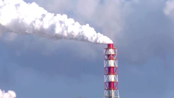 Stoom Uit Pijpen Van Een Olieraffinaderij Verontreiniging Vernietiging Van Ecologie — Stockvideo