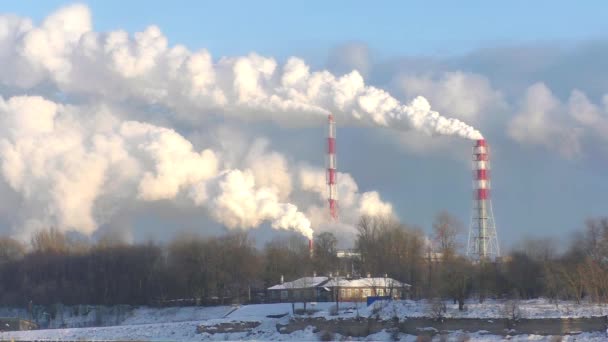 Dampf Aus Den Rohren Einer Ölraffinerie Umweltverschmutzung Und Zerstörung Von — Stockvideo