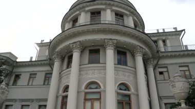 St. Petersburg 'daki Yelagin Sarayı İmparatorluğu. Antik mimarinin anıtı.