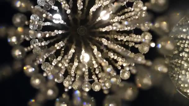 A csillogó üveggolyók varázslatos fénye. — Stock videók