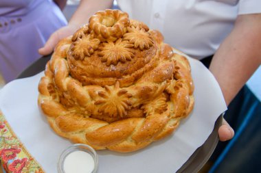 Geleneksel sevgili konuklar toplantısı.