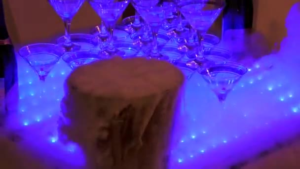 Bicchieri Champagne Bollente Piramide Del Vino Banchetto — Video Stock