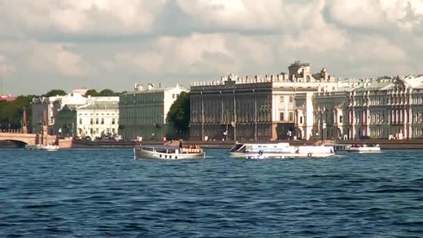 Saint - Petersburg in de winter, de rivier Neva — Stockvideo