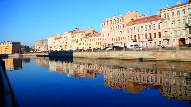 El canal del río en San Petersburgo — Vídeos de Stock