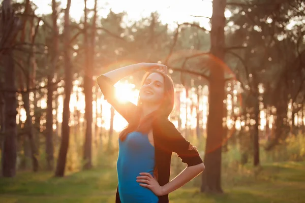 Lovely girl hippie walks in the park at sunset. Warm toning. Gir — Stock Photo, Image