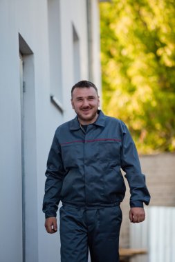 Mekanik çalışma üzerinde garajında otomatik