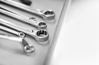 İngiliz anahtarları, cloce kadar kompozisyonu