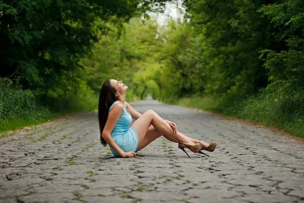 Young beautiful woman in an old road — Stock Photo, Image
