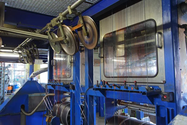 Fábrica de cable de cobre. mecanismo de máquina — Foto de Stock