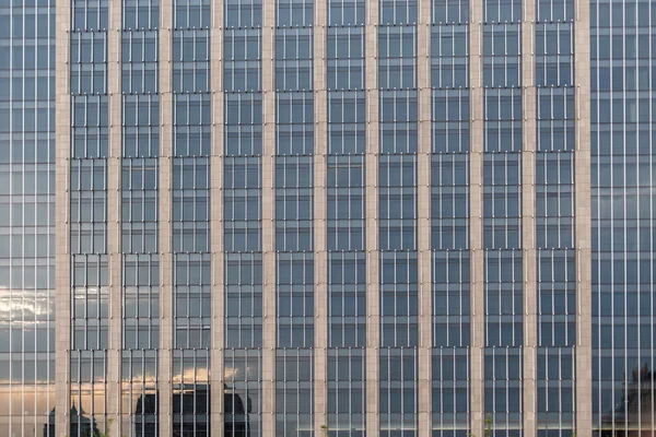 Edifício de vidro moderno elegante . — Fotografia de Stock