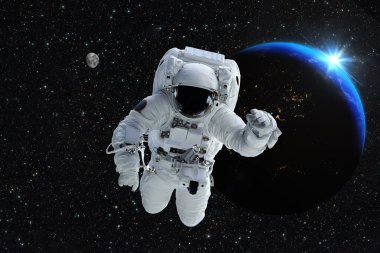Astronot uzay adamı uzaydan insanları gezegen dünya ay. Güzel mavi gündoğumu. Nasa tarafından döşenmiş bu görüntü unsurları.
