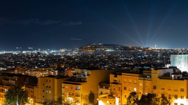 Işıklı gece şehri Barselona, İspanya