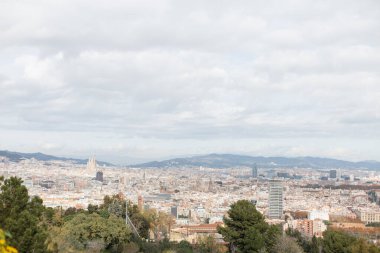 Bulutlu bir günde Barselona 'nın güzel panoramik manzarası