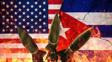 ABD ve Küba Askeri Füzeler ve Ateşle Savaş Konsepti. ABD ve Küba bayrakları ile çatlak bir duvara karşı balistik füzeler ve ateş alevleri içeren dramatik kavramsal görüntü.