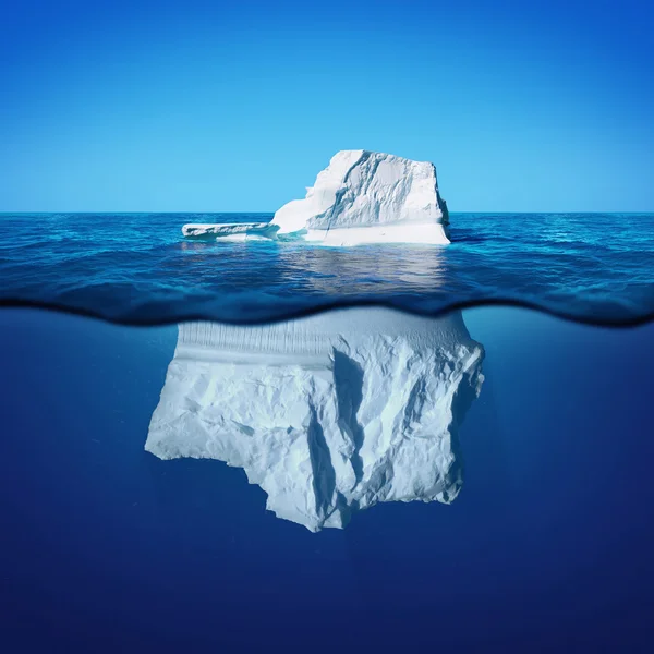Vista submarina de iceberg con hermoso mar transparente en el fondo —  Fotos de Stock