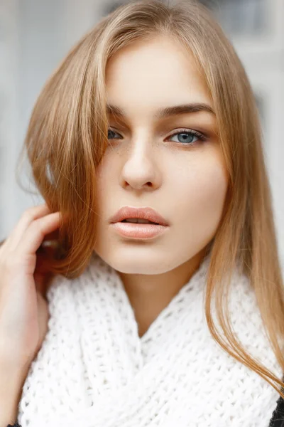 Closeup portrait of a beautiful young woman of Slavic appearance — ストック写真