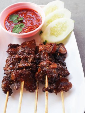 Barbekü beeb sokak yemekleri ve baharatlı suace thai tarzı.