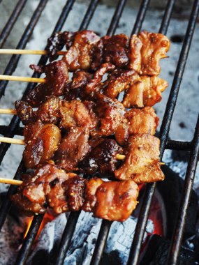 Barbekü beeb sokak yemekleri ve baharatlı suace thai tarzı.