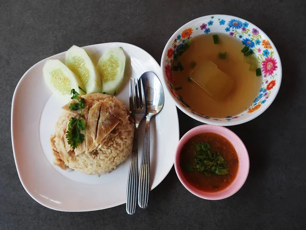 泰国的鸡饭和街头食品对简单的生活很有好处 茶也很好 — 图库照片