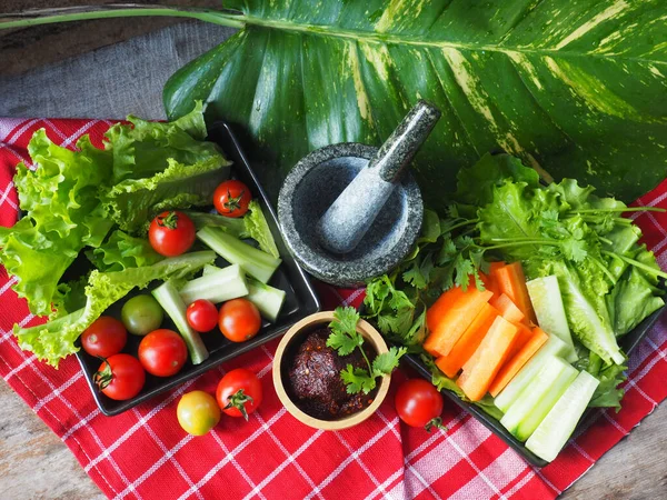 Tadang ve Capmoo Taylandlı. Orijinal kuzey yemekleri. Taze, temiz ve kolay yenir.