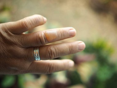 Gelinin elinde alyans